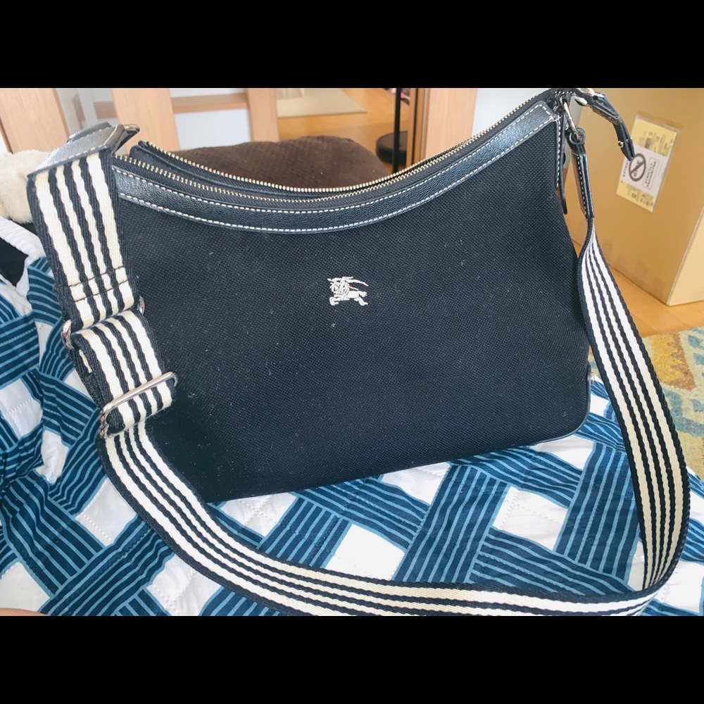 ❌❌❌𝑆𝑂𝐿𝐷❌❌❌100% Authentic Burberry Crossbody bag